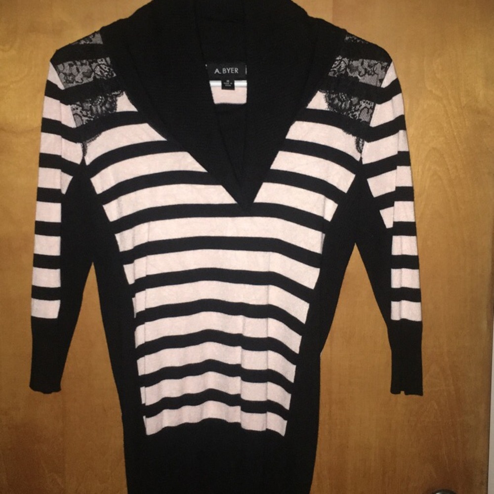 Women’s Light pink and black sweater. Size Medium